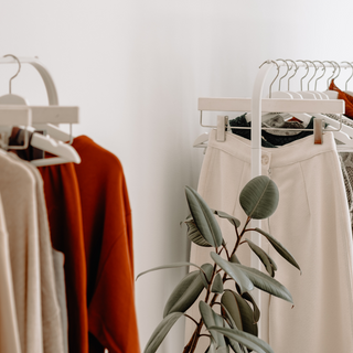 Hanging vs Folding - What is the best way to store laundry?