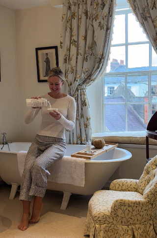 10 simple cleaning hacks, for the bathroom, you'll wish you knew sooner.