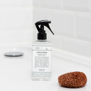 A Guide to Naturally Deep Cleaning Your Bathroom